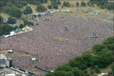 Fans at The Gardeners unplugged concert in Hyde Park